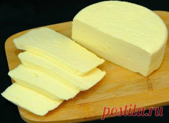 СЫР в домашних условиях приготовить по этому рецепту очень просто. 
Нужны всего 3 продукта и буквально 10 минут. Получается очень мягкий 
и нежный домашний сыр с кремовой тающей текстурой. Сравнивать его 
с магазинным не вижу смысла, у него свой вкус и упрощенная технология 
приготовления🧀Ингредиенты