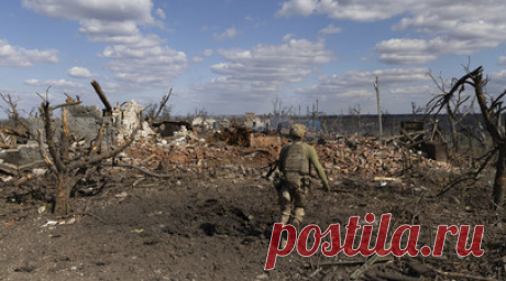 Боец ВС России: ВСУ не взяли село Андреевка, оно полностью разрушено. Начальник разведки дивизии ивановских десантников с позывным Феникс заявил, что украинские войска не взяли село Андреевка в Донецкой Народной Республике, этот населённый пункт полностью разрушен. Читать далее