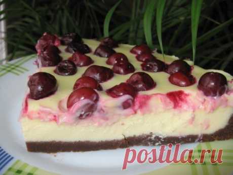 Тарт с творогом и вишней. Вкуснятина неимоверная для худеющих! 
на 100грамм - 120.19 ккалБ/Ж/У - 7.07/1.42/20.92

Ингредиенты:
Творог обезжиренный- 250 гр
Вишня замороженная- 350 гр
Мед- 70 гр
Белки яичные- 110 гр (3 штуки)
Овсяные хлопья- 200 гр
Вода- 8 ст. ложек

Приготовление:
Сначала нужно приготовить основу. Для этого следует измельчить овсяные хлопья в кофемолке. Смешать их в миске с двумя яичными белками и водой. Получится эластичное тесто. Оставить его на 10 минут,...