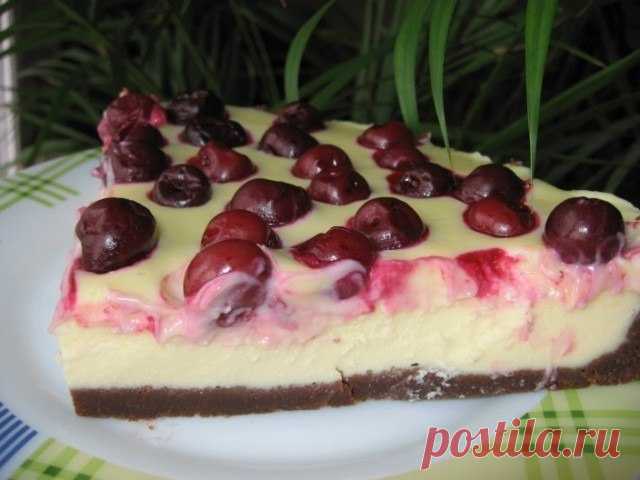 Тарт с творогом и вишней. Вкуснятина неимоверная для худеющих! 
на 100грамм - 120.19 ккалБ/Ж/У - 7.07/1.42/20.92

Ингредиенты:
Творог обезжиренный- 250 гр
Вишня замороженная- 350 гр
Мед- 70 гр
Белки яичные- 110 гр (3 штуки)
Овсяные хлопья- 200 гр
Вода- 8 ст. ложек

Приготовление:
Сначала нужно приготовить основу. Для этого следует измельчить овсяные хлопья в кофемолке. Смешать их в миске с двумя яичными белками и водой. Получится эластичное тесто. Оставить его на 10 минут,...