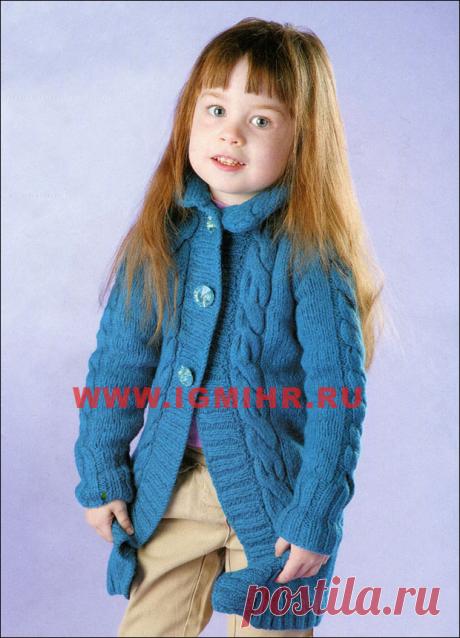 Теплое синее пальто с косами для девочки 3-4 лет. Спицы