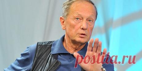 Болезнь российского комика оказалась неизлечимой.
Состояние одного из самых известных российских писателей-сатириков Российской Федерации Михаила Задорнова, который болен серьезным онкологическим заболеванием — раком головного мозга, безнадежно. Юморист отказался от помощи сотрудников медицинских учреждений, так как лечение перестало приносить пользу.