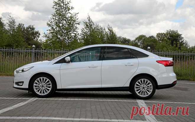 5 плюсов и две спорные особенности Ford Focus В начале-середине нулевых Ford Focus был в России самой массовой иномаркой. И неспроста — специально для выпуска этой модели «голубой овал» построил в Ленинградской области новый завод. Сейчас Focus т...