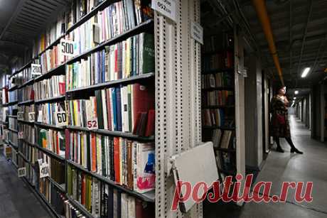 Роскомнадзор потребовал запретить распространение книг про ЛГБТ. Роскомнадзор потребовал у Российского книжного союза запретить продажу книг, в которых упоминаются представители ЛГБТ. В ведомстве считают, что нужно «исключить распространение подобной литературы в рамках саморегулирования книжной отрасли». Там отметили, что такие книги противоречат ценностям общества.