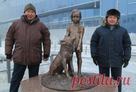 Памятник девочке Карине и ее собаке появился в Якутске