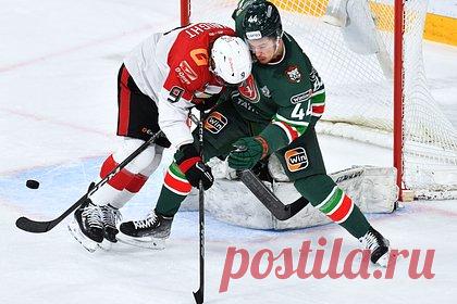 «Авангард» победил «Ак Барс» и сравнял счет в полуфинальной серии плей-офф КХЛ. «Авангард» со счетом 3:2 обыграл «Ак Барс» во втором матче финала Восточной конференции КХЛ. Ворота казанцев поразили Виктор Сведберг, Рид Буше и Алекс Бродхерст. У «Ак Барса» заброшенными шайбами отметились Артем Лукоянов и Дмитрий Юдин. Следующий матч серии до четырех побед состоится 5 апреля в Омске.