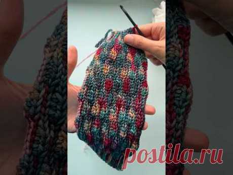 Простая шапка крючком двусторонним узором. Подробное видео уже на канале #crochet #knitting