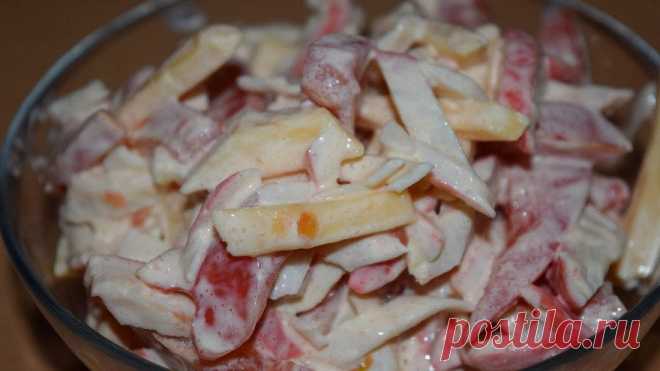 Салат получается вкусным и сытным, сочным, ожидать, пока он пропитается, не нужно.