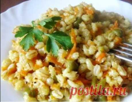 Перловка с овощами в мультиварке.
Вкусная идея для ужина

Ингредиенты
-перловая крупа 1 стакан
-лук 1 шт.
-морковь 1 шт.
-замороженный горошек 1 горсточка
-вода 2.5 стакана
-соль, красный перец
-растительное масло

Приготовление
Перловку хорошо промываем холодной водой.
Лук режем, морковь трем на крупной терке. Обжариваем на растительном масле, посыпаем красным перцем.
В чашу мультиварки кладем перловку, зеленый горошек, обжаренный лук с морковкой, наливаем воду, солим. Пе...