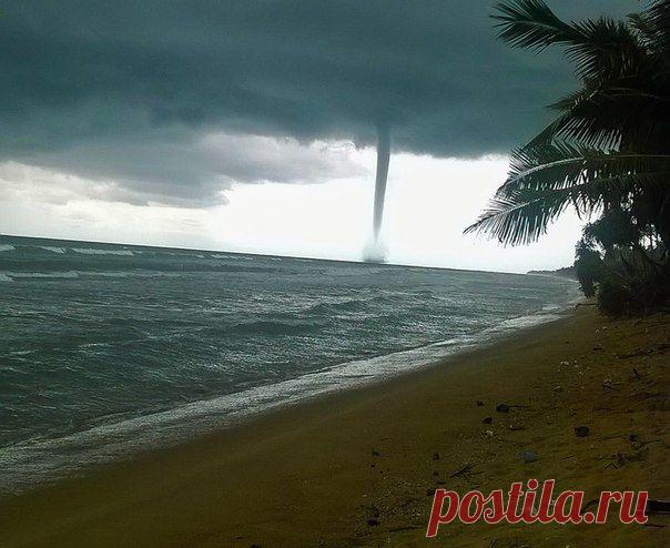 Торнадо 30 апреля 2015 у побережья острова Шри-Ланка. / Социальная погода