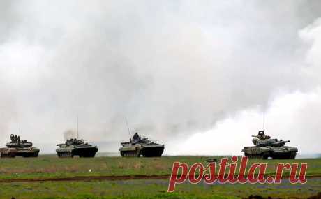 Bloomberg узнал о предупреждении ЕС о риске «вторжения» России на Украину. Американские чиновники выразили европейским коллегам опасения из-за того, что Россия может рассматривать возможность «вторжения» на Украину, со ссылкой на источники сообщил Bloomberg.