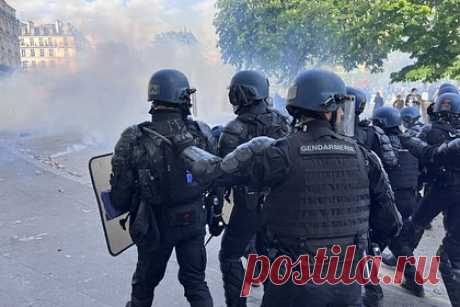 На манифестации в Париже произошли стычки
