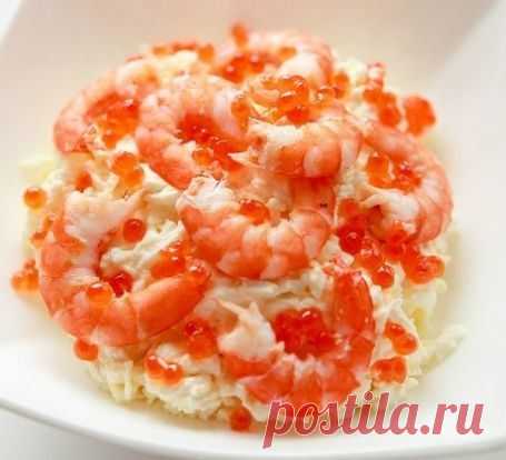 Салат с креветками и красной икрой