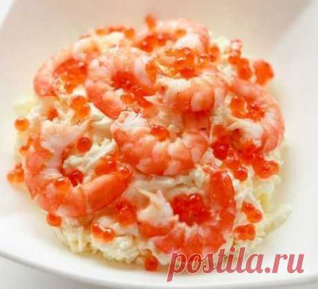 Салат с креветками и красной икрой