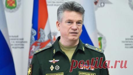 Защита попросила отпустить главного кадровика Минобороны под домашний арест. Защита попросила отпустить главного кадровика Минобороны РФ Юрия Кузнецова под домашний арест. Об этом сообщает корреспондент РИА Новости из зала Западного окружного военного суда. &quot;Так как я прошу в своей апелляционной жалобе ...