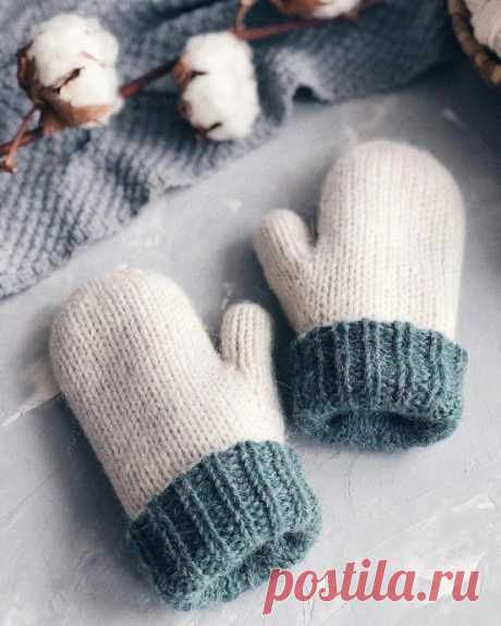 Двойные варежки спицами Автор: @koalla.knitwearТекст автораПо нехитрым расчетам вы сможете связать варежки любого размера и из любой пряжиЯ вяжу:спицы: 3.75 и 2.5размер: 5-6лплотность: 19п*24рСнимаем мерки и переводим в цифры, относительно нашей плотности.Картинка в помощьA: 14см- 28пB:14см- 34рC: 6см-...