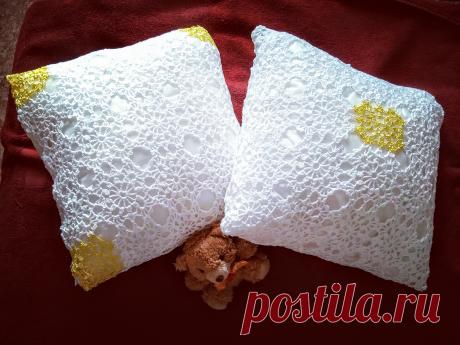 Новые диванные подушки. Вязала сама.Красивый ажурный узор крючком. 
Есть в наличии ,980р-за одну.Доставка почтой. Размер-40см на 40см. Хлопковая пряжа .