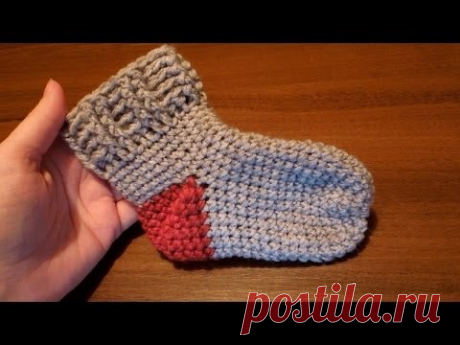 Простые носки крючком (пятка оформляется в конце вязания)