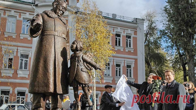 В Воронеже открылся С. Я. Маршаку .Автор памятника — скульптор Максим Дикунов