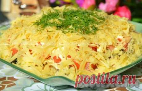 Салат с курицей, грибами, помидорами и сыром - рецепт с фото