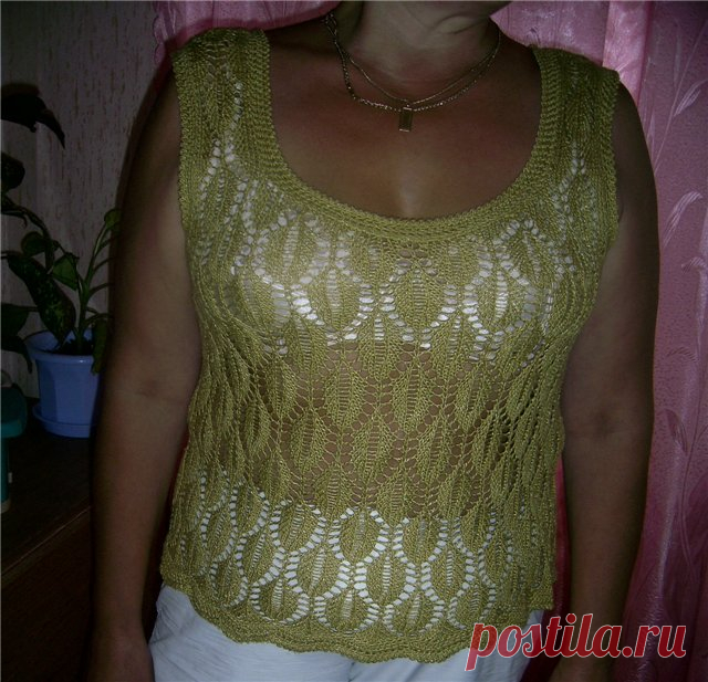 Маечка, связанная ажурным узором 
