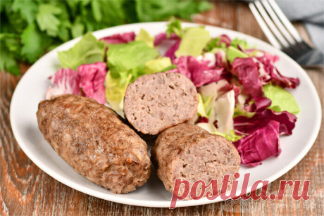 Колбаски в пергаменте получаются нежными, сочными и очень вкусными.