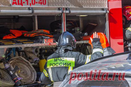 Три человека погибли при пожаре в российском регионе. При пожаре в жилом доме в Канске Красноярского края три человека погибли и еще пятеро пострадали. Спасатели также сообщают, что в настоящий момент пожар ликвидирован на площади 200 квадратных метров. Сообщение о возгорании в одноэтажном четырехквартирном жилом доме поступило днем 28 марта.