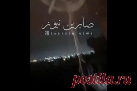 Опубликованы кадры ракетного удара КСИР по Ираку. В сети появились кадры ракетного удара Корпус стражей исламской революции (КСИР) Ирана по иракскому Эрбилю. На видео видно, что вследствие ударов КСИР посольство США в Ираке полностью уничтожено. Также можно увидеть, как выпущенная ракета попадает в здание американского консульства.