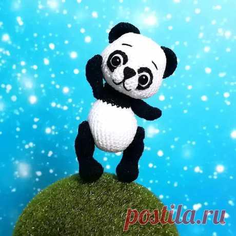 PDF Пандочка крючком. FREE crochet pattern; Аmigurumi animal patterns. Амигуруми схемы и описания на русском. Вязаные игрушки и поделки своими руками #amimore - панда, медведь, маленький медвежонок, мишка.