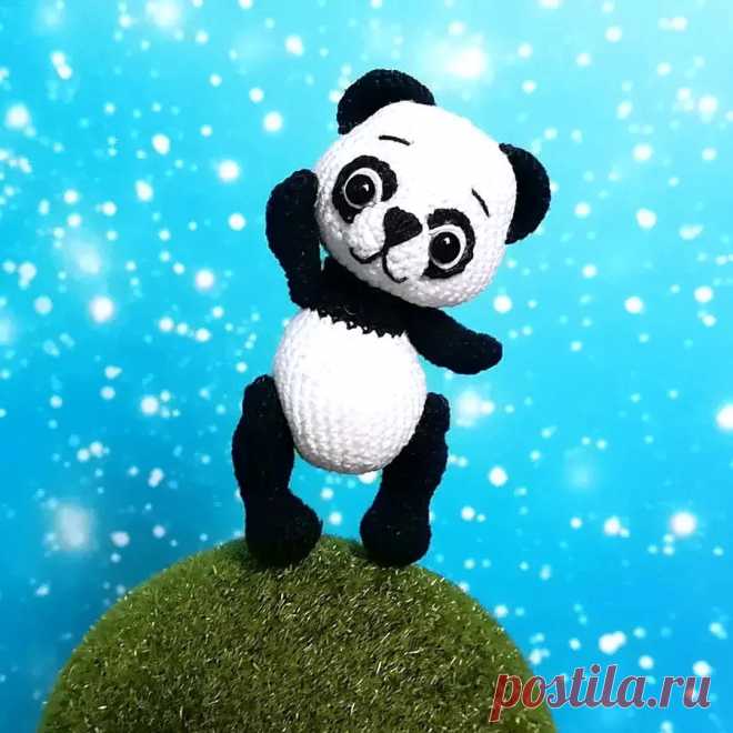 PDF Пандочка крючком. FREE crochet pattern; Аmigurumi animal patterns. Амигуруми схемы и описания на русском. Вязаные игрушки и поделки своими руками #amimore - панда, медведь, маленький медвежонок, мишка.