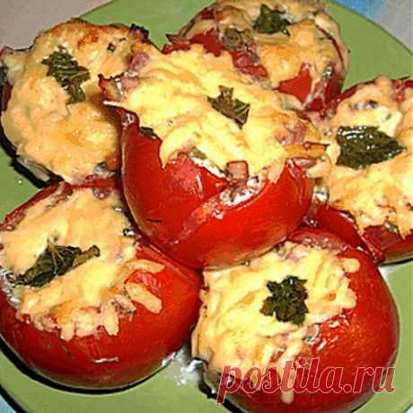 Помидоры, запеченные с ветчиной и сыром.