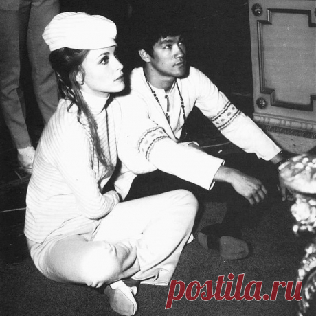 Шэрон Тейт и Брюс Ли во время съёмок фильма "Команда разрушителей" 1968 год.