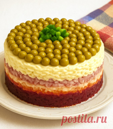 Салат «Шуба в торжественной подаче»
В нём мягко сочетаются пикантная сельдь, сладковатая свёкла, нежный картофель и яйца, а майонез связывает слои в единую сочную композицию.