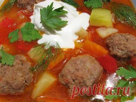 Покоряет с первой ложки — Густой суп с кабачками и фрикадельками