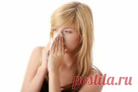 Болезнь, которая начинает развиваться после обычной простуды, вызывает сильные головные боли, одышку,воспаление в пазухах носовых. Особенно опасно, если гайморит начинает перерастать в гнойный и сопровождающийся повышенной температурой. При таком случае, рекомендуется не выходить из дома несколько дней. Эффективным лечением при гайморите является, прикладывание с боков носа мешочков с содержанием горячего песка и сваренные вкрутую яйца.