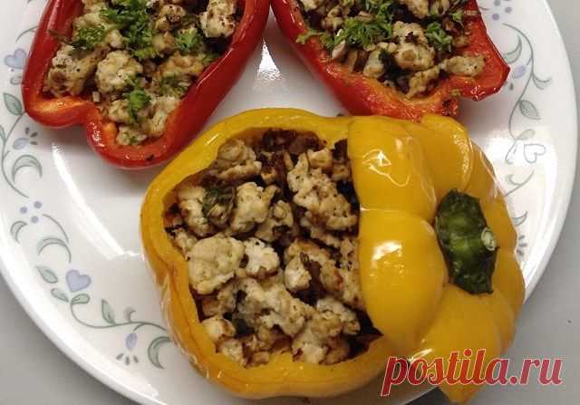 Перец, фаршированный курицей с грибами