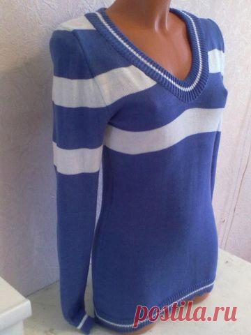 Нежный уютный свитерок с полосками полуприлегающего, приталенного силуэта связан из Итальянской пряжи с хлопком, тоненький, но теплый, как раз для весны, подарит ощущение комфорта, отлично комбинируется с юбкой и брюками.
Возможны варианты в других цветах