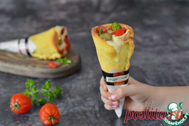 Коно пицца. Cono Pizza - пицца в конусе, пицца в рожке, пицца в стаканчике, пицца-мороженое. Как только её не называют. Это новый современный формат пиццы, как вариант стрит фуда, т. е. уличной еды. Инновация в мире пиццы, но с сохранением традиционных ингредиентов. Её основа - это рожок из классического дрожжевого теста для пиццы, а начинка может быть на свой вкус. Перед запеканием коно пиццу обильно посыпают моцареллой, которая в духовке плавится и подтекает, имитируя тающее мороженое.…