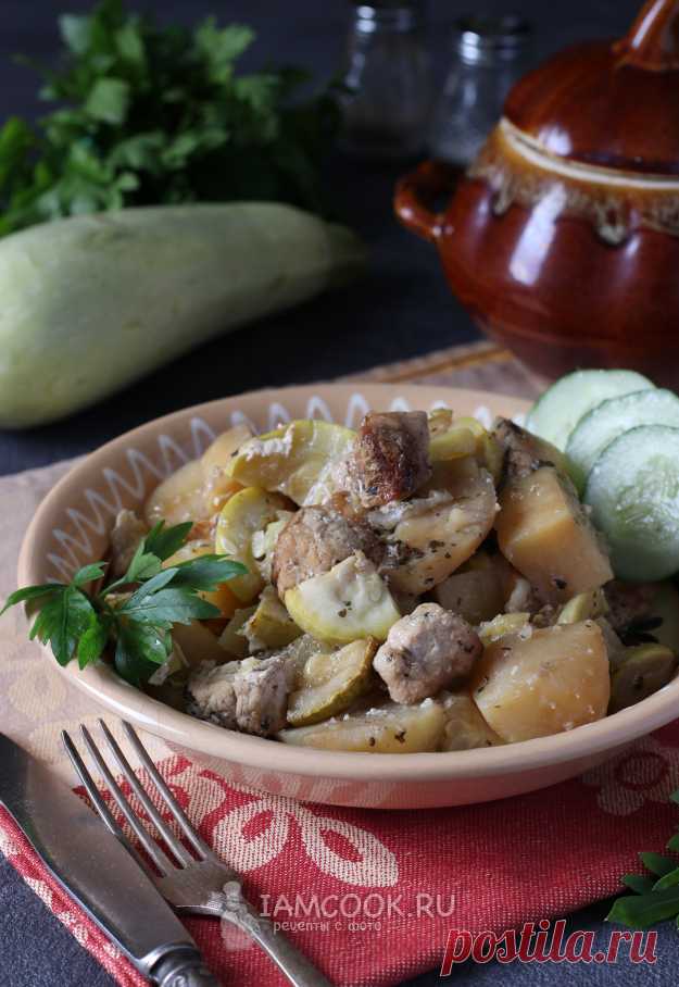 Кабачки с мясом и картошкой в горшочках