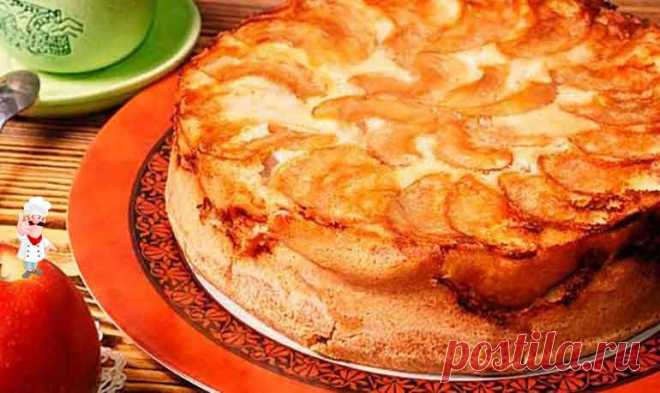 Шарлотка перевертыш с яблоками пошаговый рецепт Шарлотка перевертыш с яблоками. Оригинальный рецепт очень вкусного яблочного пирога на завтрак! Перевёртыш - это не совсем стандартный способ приготовления пирога. Его ещё называют «опрокинутая Шарлотка».