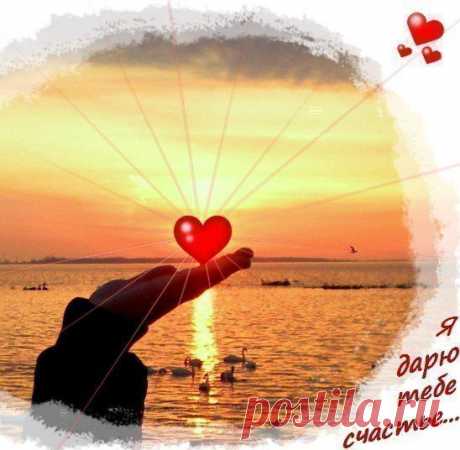 Есть душа, как бездонный родник,
Что наполнен живою водою,
Осторожно в неё загляни,
Зачерпни это благо ладонью.
Дар бесценен, глоток осуши.
Кто-то мудрый, сказал очень ясно,
Если даришь глоточек души,
В этом мире живёшь не напрасно!