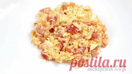 Сырный салат с сёмгой Сытный салат. Простой в приготовлении, вкусный и нежный.Ингредиенты: Сёмга малосольная – 150 гр. Рис отварной – 100 гр.Помидор – 1 шт. Яйца отварные – 3 шт. Сыр Пармезан 100 гр. Соль по вкусу Майонез ...