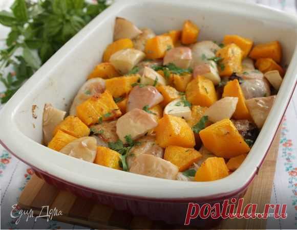 Запеченная курица с тыквой и яблоком