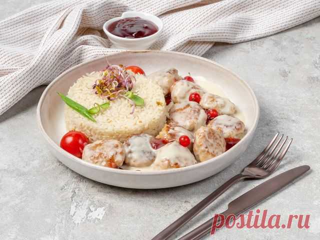 Фрикадельки из ИКЕА с брусничным соусом и сливочной подливой – пошаговый рецепт приготовления с фото Фрикадельки из ИКЕА с брусничным соусом и сливочной подливой — блюдо, подкупающее своей легкостью в исполнении, непревзойденным вкусом и доступностью игредиентов.
