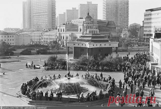 СОВЕТСКАЯ МОСКВА-АРБАТСКАЯ ПЛОЩАДЬ-м. 