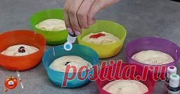 САХАРНАЯ КУЛИНАРНАЯ МАСТИКА ДЛЯ ЦВЕТОВ И ДРУГИХ УКРАШЕНИЙ
ИНГРЕДИЕНТЫ:
✔ 250 г сахарной пудры, 
✔ 2 ч.л. желатина в порошке, 
✔ 6 ч.л. воды, 
✔ 1ч.л. глюкозы. 
ПРИГОТОВЛЕНИЕ:
Просейте сахарную пудру. 
Высыпьте ее в миску. 
Возьмите другую миску (маленькую) и поместите в неё желатин. 
Сбрызните его водой, пусть набухает 2-3 минуты. 
Потом поставьте миску с желатином на водяную баню и растворите его, осторожно помешивая. 
Сразу после растворения желатина влейте глюкозу. 
Получившаяся жидкость долж