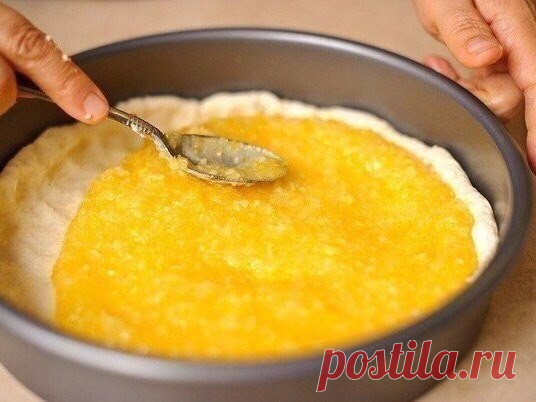 Кусочки этого пирога буквально тают во рту! Сохрани рецепт, пригодится.