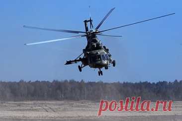 Вертолет с пассажирами экстренно сел в российском регионе