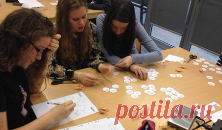 Шестиугольное обучение как образовательная технология Учитель получает наибольшее наслаждение тогда, когда он видит результаты своей работы. Лучший способ убедиться, что учебный материал усвоен учениками хорошо, - это оперирование прошлыми знаниями, их применение в новых условиях, когда выполняются операции сравнения, анализа, синтеза новых знаний.