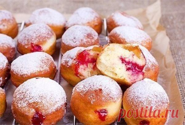 Пончики Фанки Продукты: 1. Молоко - 250 мл. 2. Дрожжи сырые - 50 гр. 3. Сахар песок - 3 ст. ложки 4. Мука пшеничная - 500 гр. 5. Соль пищевая 1 щепотка 6. Сахар ванильный
